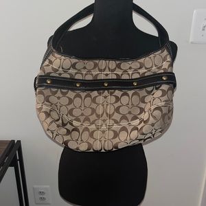 Beautiful condition hundred percent authentic coach bag, real leather